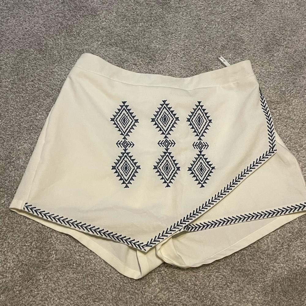 Super Cute dress shorts .